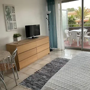 Appartement Climatise Avec Parking Prive Proche Port Le Brusc Et Plages, Six-Fours-les-Plages
